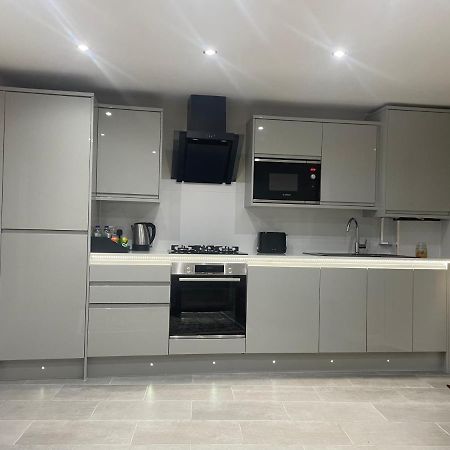 One Bedroom Apartment Goodmayes ภายนอก รูปภาพ