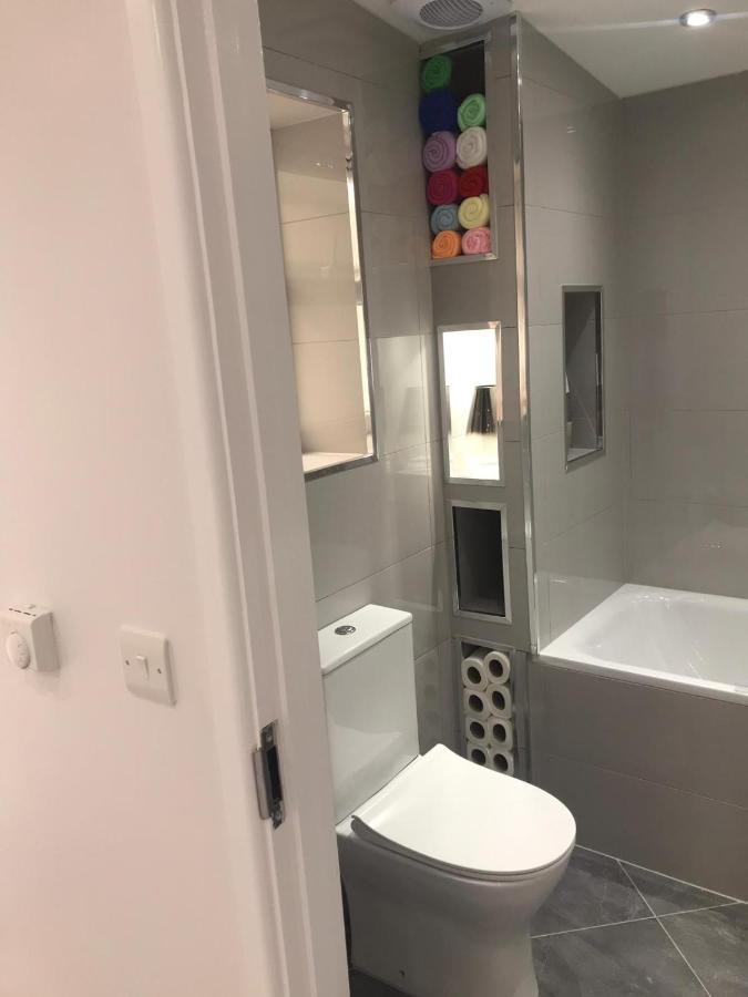 One Bedroom Apartment Goodmayes ภายนอก รูปภาพ