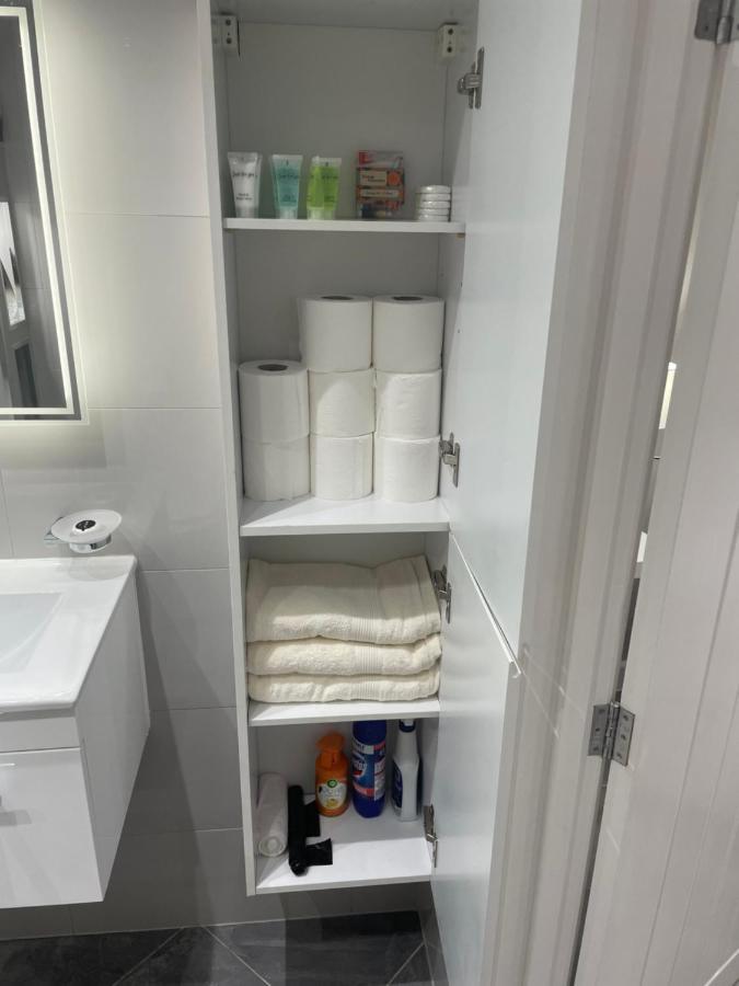 One Bedroom Apartment Goodmayes ภายนอก รูปภาพ