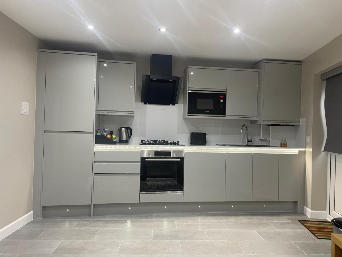 One Bedroom Apartment Goodmayes ภายนอก รูปภาพ